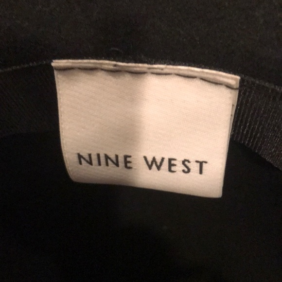 Black Felt Stylish Hat. One Size. - Picture 6 of 6